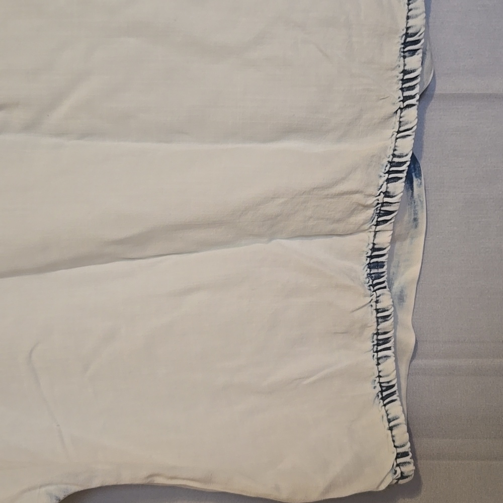 Kut from the Kloth White Button-Front Shirt with Blue Acid Wash Trim Sz XL NWT - Picture 6 of 7
